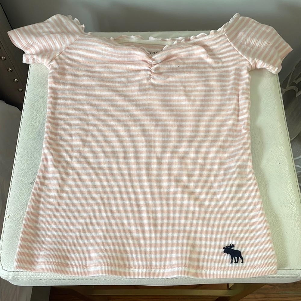 Girls know without tag Abercrombie shirt